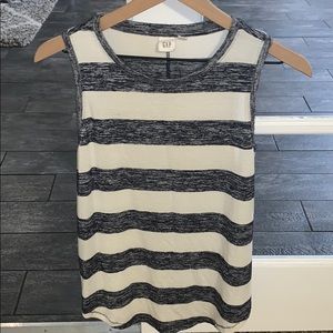 Gap tank top ✨💫
